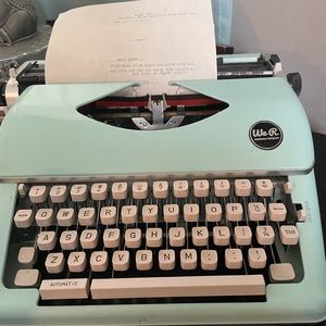 Royal 79101t Classic Manual Typewriter (mint Green)